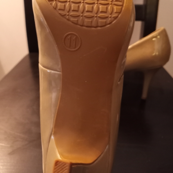 Merona beige neutral high-heeled shoes - Picture 6 of 6